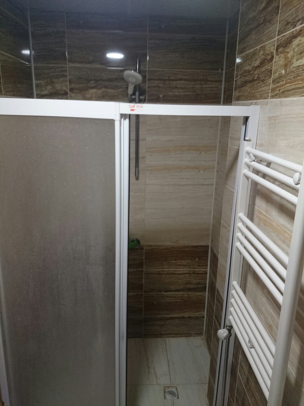 13-سرویس-بهداشتی-هتل-3-ستاره-کروان-وان- Kervan-Hotel-Van-Bathroom.jpg