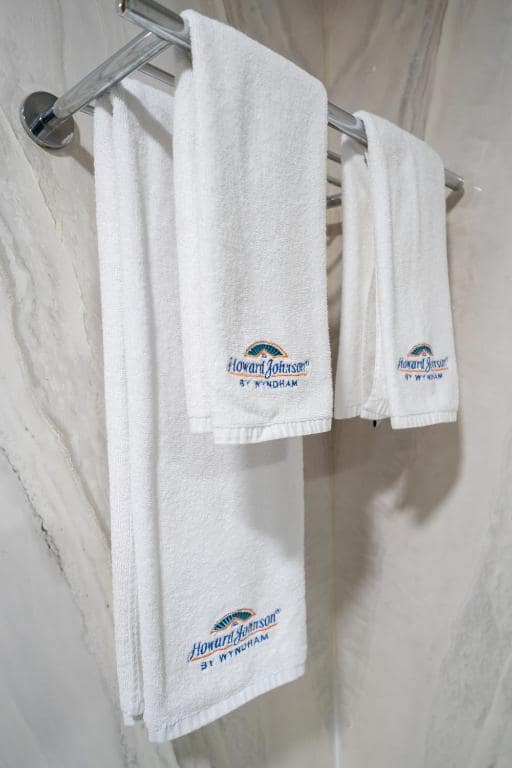 34-سرویس-بهداشتی-هتل-3-ستاره-هاوارد-جانسون-بر-دبی- Howard-Johnson-Bur-Dubai-Bathroom.jpg