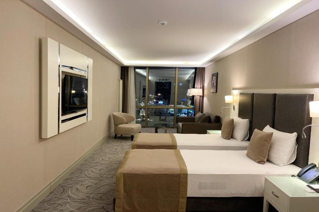 12 اتاق هتل 3 ستاره کامفورت سوئیت وان Comfort Suite Van.jpg
