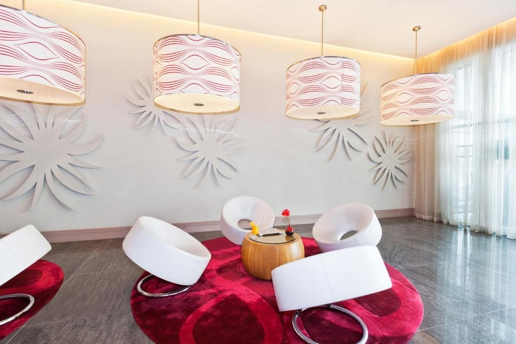 19-محوطه-هتل-3-ستاره-آیبیس-مال-آو-د-امارات-دبی-Ibis-Dubai-Mall-Of-The-Emirates-Grounds.jpg