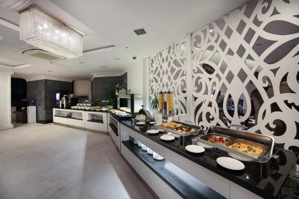 05-نمای-غذا-خوری-هتل-4-ستاره-وایت-مونارچ-استانبول-Dining-Hotel-4-Setare-White-Monarch-Istanbul.jpg