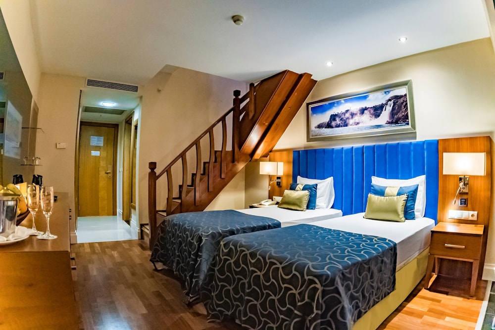 21 اتاق هتل 5 ستاره لیبرتی لارا آنتالیا Liberty Hotels Lara Antalya.jpg