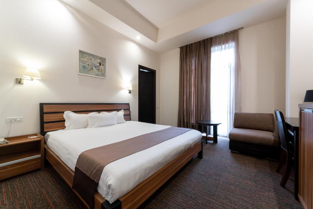 13 اتاق هتل 4 ستاره باس بوتیک ایروان ارمنستان Bass Boutique Hotel Yerevan.jpg