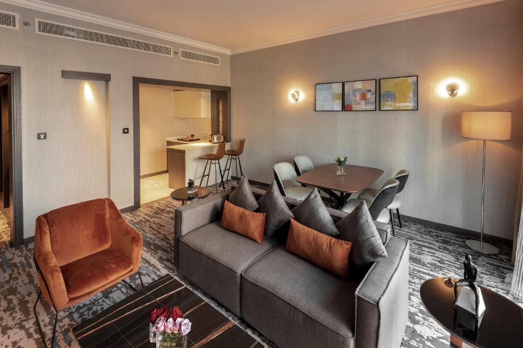 19-اتاق-خواب-هتل-4-ستاره-اج-کریک-ساید-دبی- Edge-Creekside-Hotel-Dubai-Bedroom.jpg