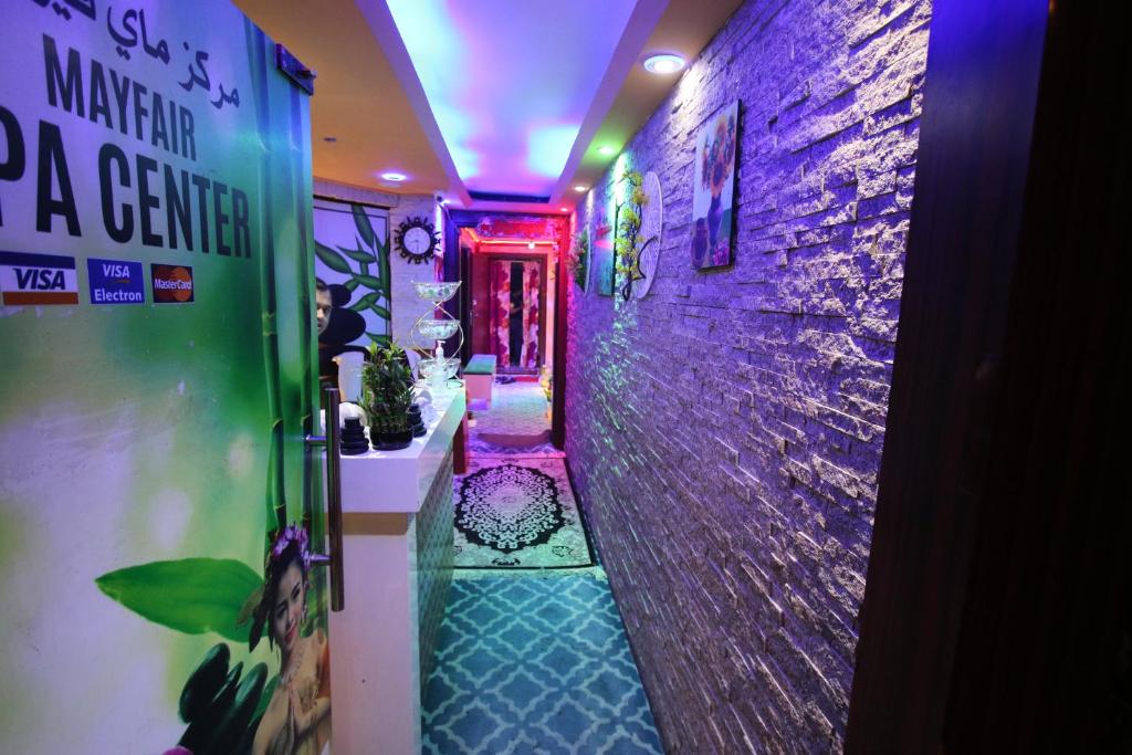 24-محوطه-هتل-3-ستاره-گرند-می-فیر-دبی- Grand-Mayfair-Hotel-Grounds.jpg