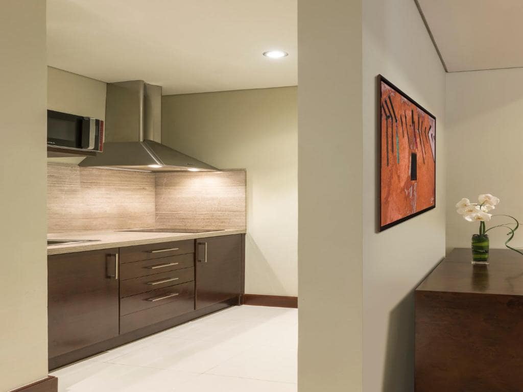 06-اتاق-هتل-5-ستاره-د-تاور-پلازا-دبی- The-Tower-Plaza-Hotel-Dubai-Room.jpg