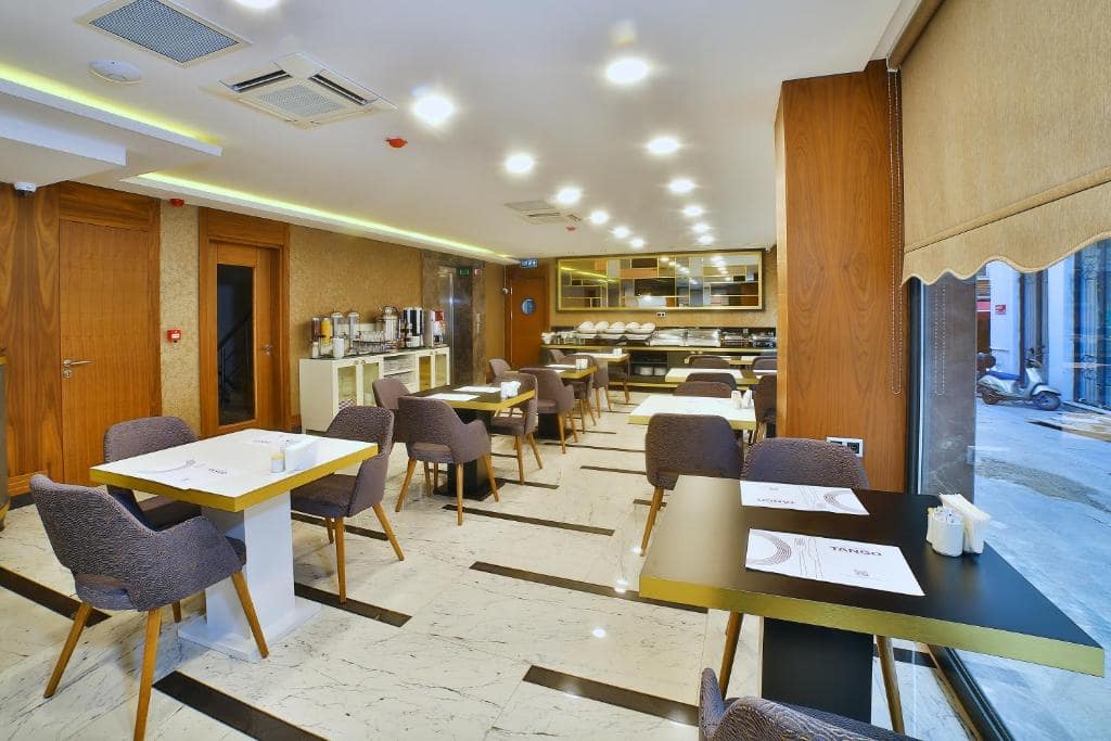 هتل-4-ستاره-تانگو-تکسیم-استانبل-رستوران-Hotel-4-Setare-Tango-taksim-restauran12-min.jpg