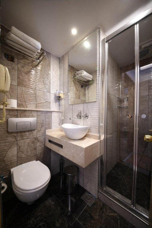 04-نمای-سرویس-بهداشتی-حمام-هتل-4-ستاره-پارک-استار-استانبولBathroom-Star-Hotel-Taksim.jpg