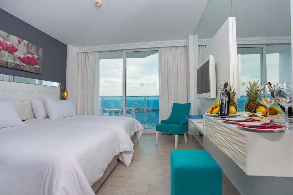02 اتاق هتل 5 ستاره لو بلو اند ریزورت کوش آداسی Le Bleu Hotel & Resort Kusadasi.jpg