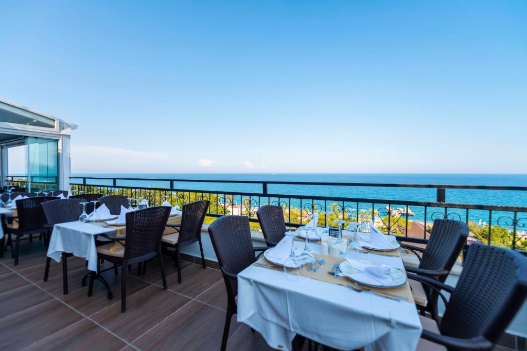 38-رستوران-هتل-5-ستاره-لوکسیا-کامفورت-ریزورت-کمر- Loxia-Comfort-Resort-Kemer-Hotel-Restaurant.jpg