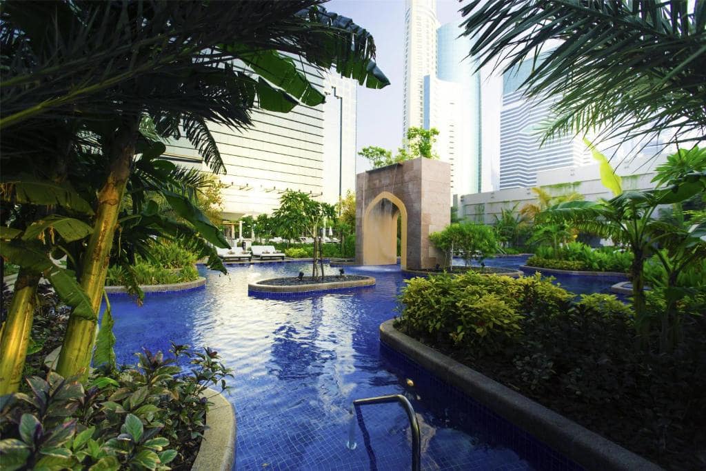 30-استخر-هتل-5-ستاره-کنراد-دبی- Conrad-Hotel-Dubai-Pool.jpg