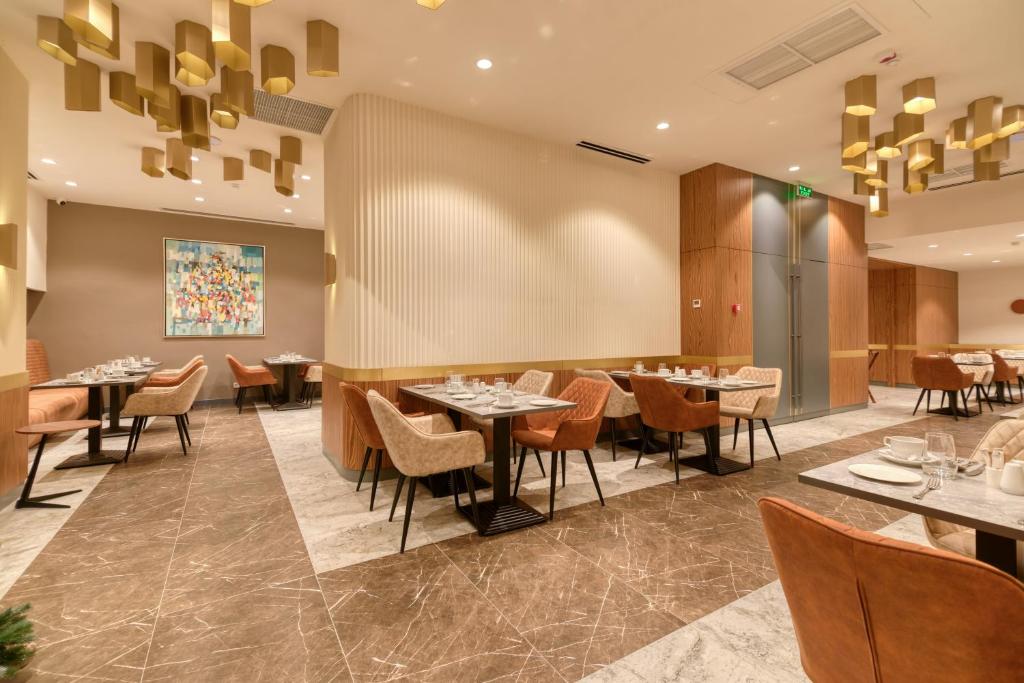 54 رستوران هتل 4 ستاره هایاسا ایروان ارمنستان Hayasa Hotel Yerevan.jpg
