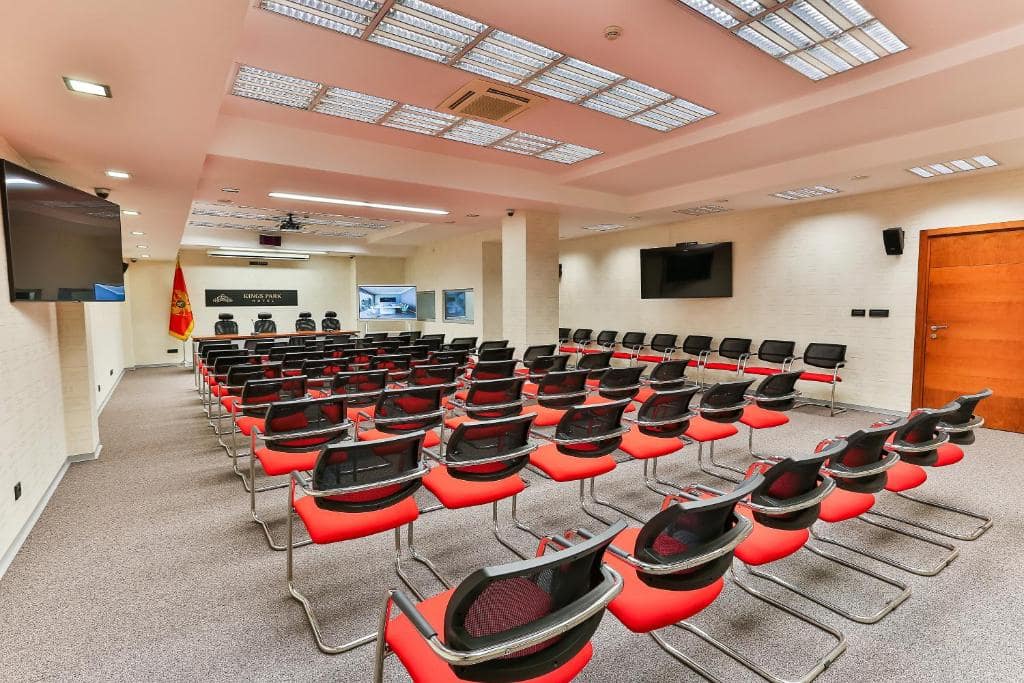 43-اتاق-کنفرانس- هتل-3-ستاره-کینز-پارک-دبی- Kings-Park-Hotel-Dubai-Restaurant-Conference-Room.jpg