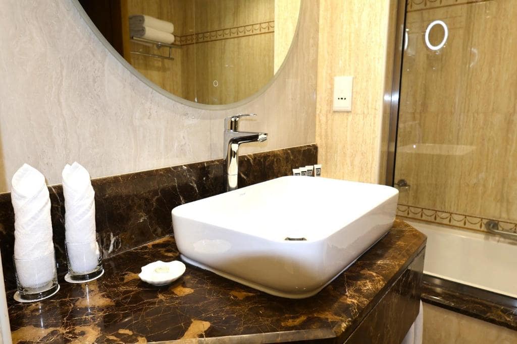 29-سرویس-بهداشتی-هتل-4-ستاره-سیتی-سیزنز-دبی- City-Seasons-Dubai-Bathroom.jpg
