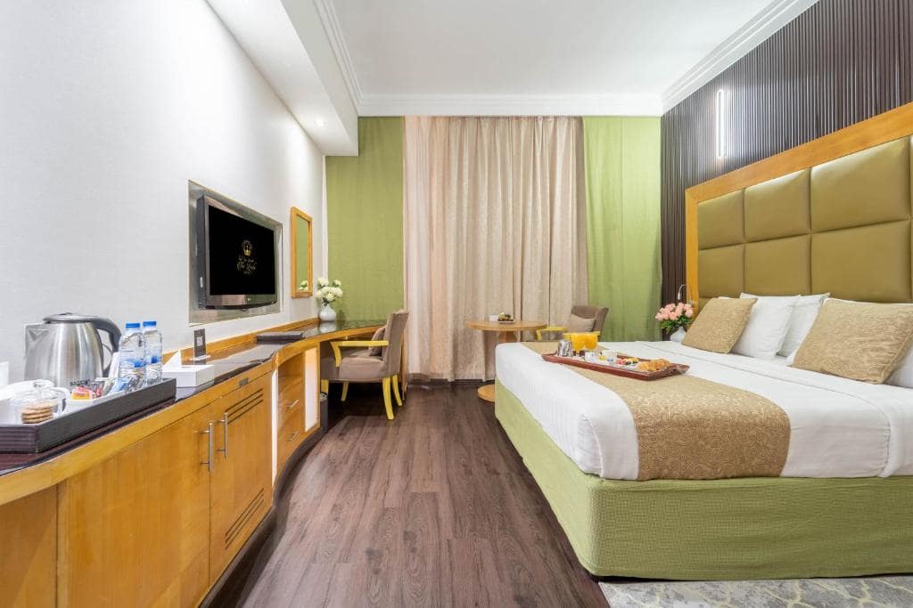 03-اتاق-خواب-هتل4-ستاره-د-لیلا-دبی- The-Leela-Hotel-Bedroom.jpg