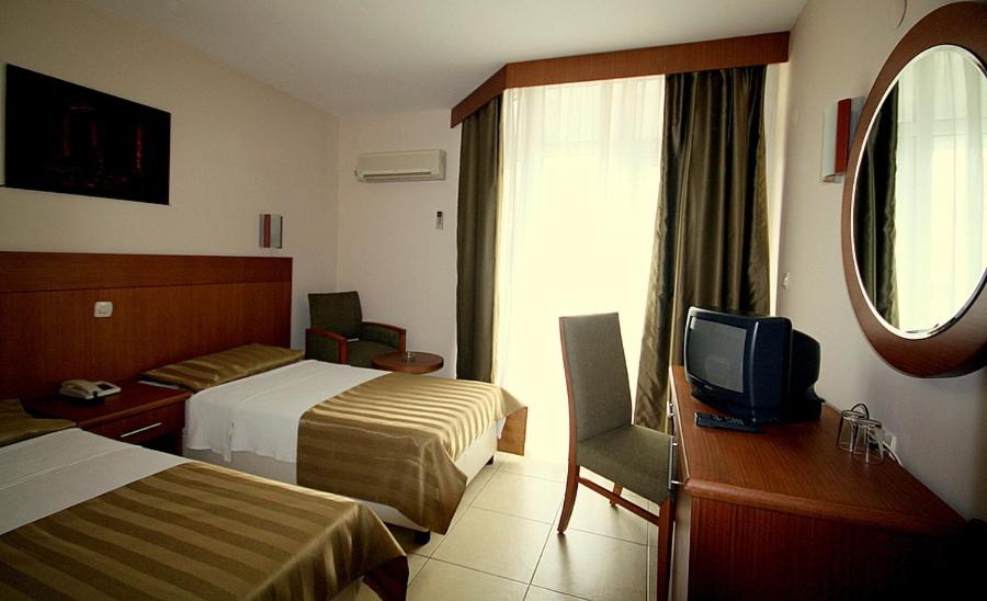 18 اتاق هتل 3 ستاره سورتل کوش آداسی Surtel Hotel Kusadasi.jpg