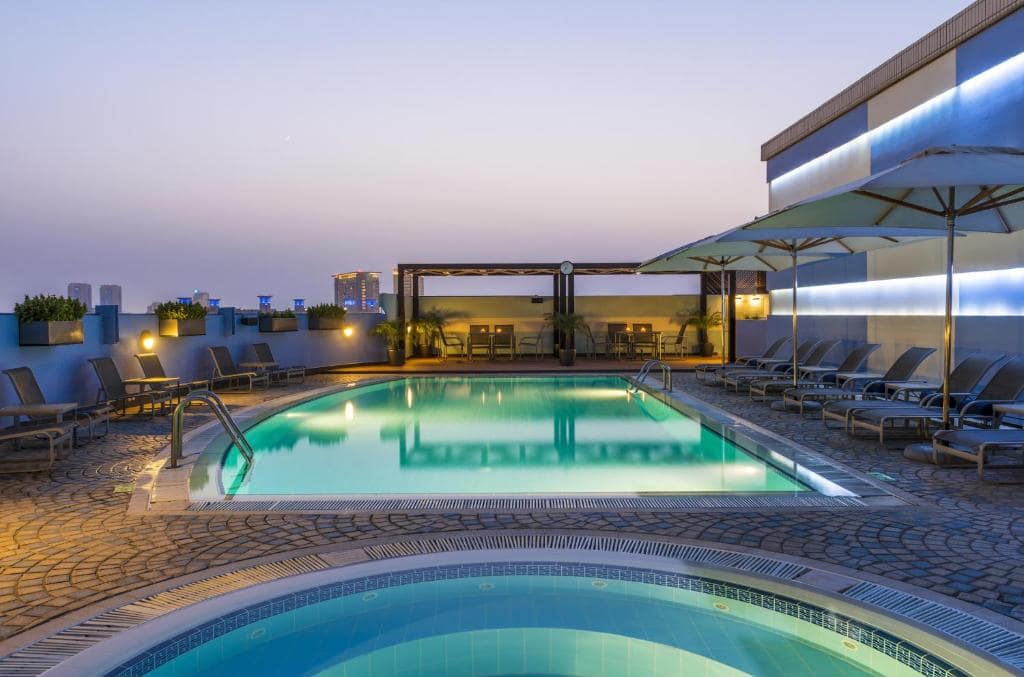 24-استخر-هتل-4-ستاره-کورال-دبی-دیره- Coral-Dubai-Deira-Hotel-Pool.jpg