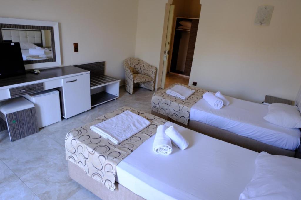 02 اتاق هتل 4 ستاره فونیکس سان بدروم Phoenix Sun Hotel Bodrum.jpg