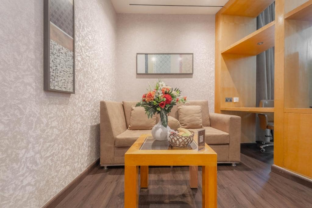 14-اتاق-خواب-هتل4-ستاره-د-لیلا-دبی- The-Leela-Hotel-Bedroom.jpg