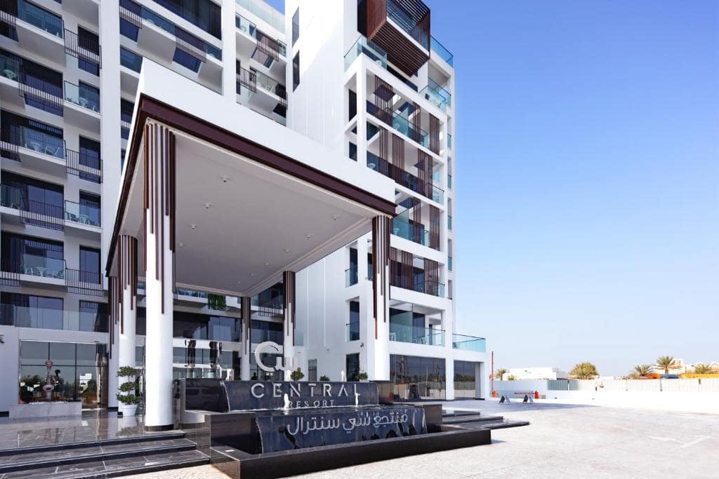 02-نمای-هتل-5-ستاره-سی-سنترال-ریزورت-د-پالم-دبی- C-Central-Resort-Palm-Hotel-Dubai-View.jpg