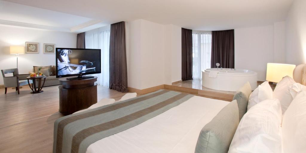 19-اتاق-هتل-5-ستاره-آمارا-پریمیر-پالاس-آنتالیا- Amara-Premier-Palace-Hotel-Antalya-Room.jpg