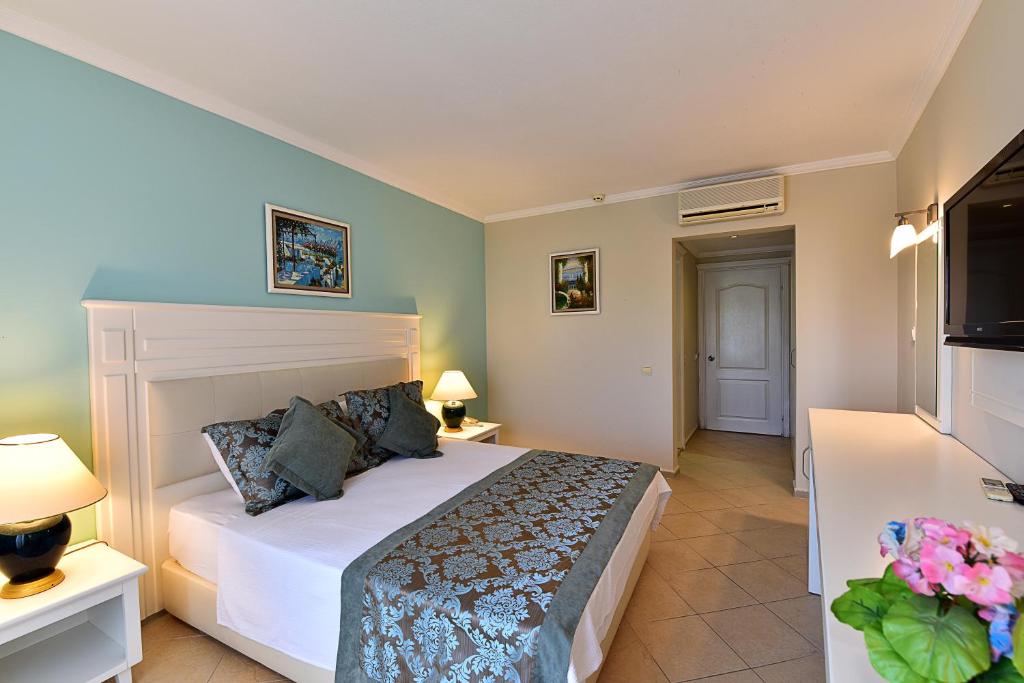 32 اتاق هتل 3 ستاره آیاز آکوا بدروم Ayaz Aqua Hotel Bodrum.jpg