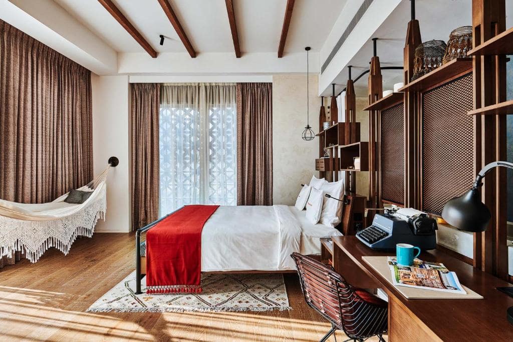 12-اتاق-خواب-هتل-5 ستاره-25-ساعت-وان-سنترال-دبی-25Hours-Hotel-Dubai-One-Central-Bedroom.jpg
