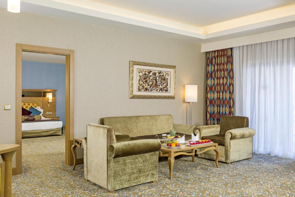 11-اتاق-هتل-5-ستاره-رویال-تاورز-لارا-آنتالیا Royal-Towers-Lara-Hotel-Antalya-Room-.jpg
