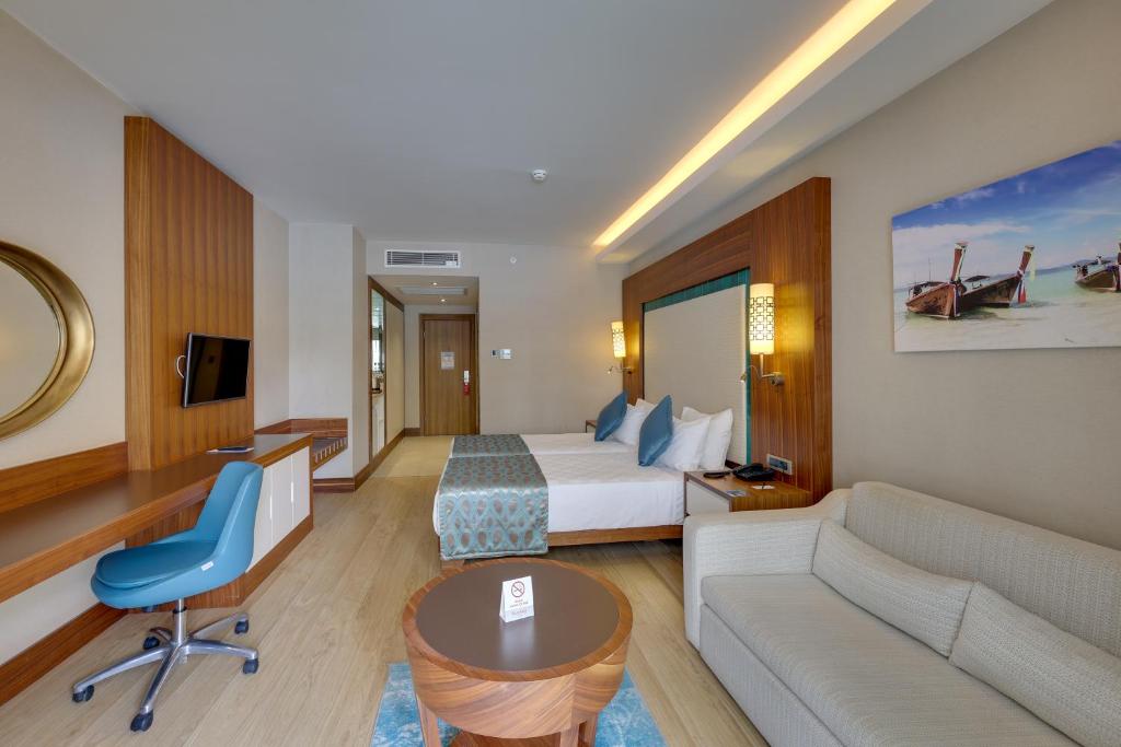 23 اتاق هتل 5 ستاره رامادا سوئیت کوش آداسیRamada Hotel & Suites by Wyndham Kusadasi.jpg
