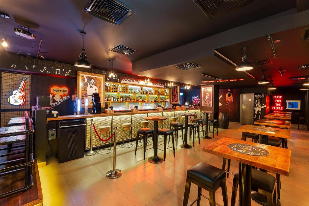 22-بار-هتل-3-ستاره-هتل-سیتی-مکس-البرشا-ات-د-مال-دبی- Citymax-Hotel-Al-Barsha-at-the-Mall-Dubai-Bar.jpg