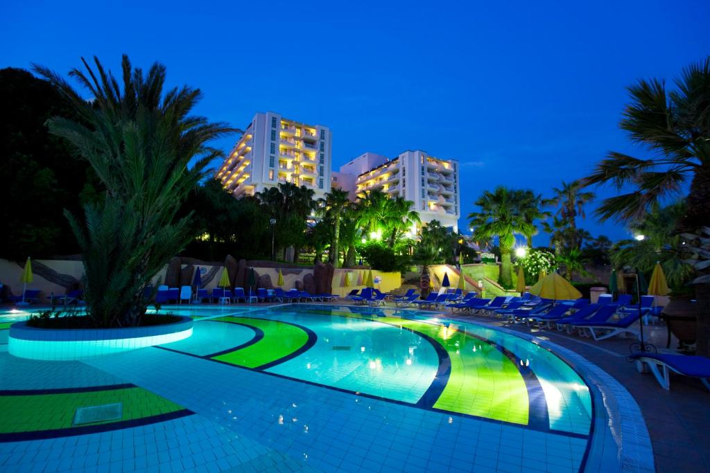 01 09 نما هتل 5 ستاره فانتاسیا دلوکس کوش آداسی Fantasia Hotel De Luxe Kusadasi.jpg