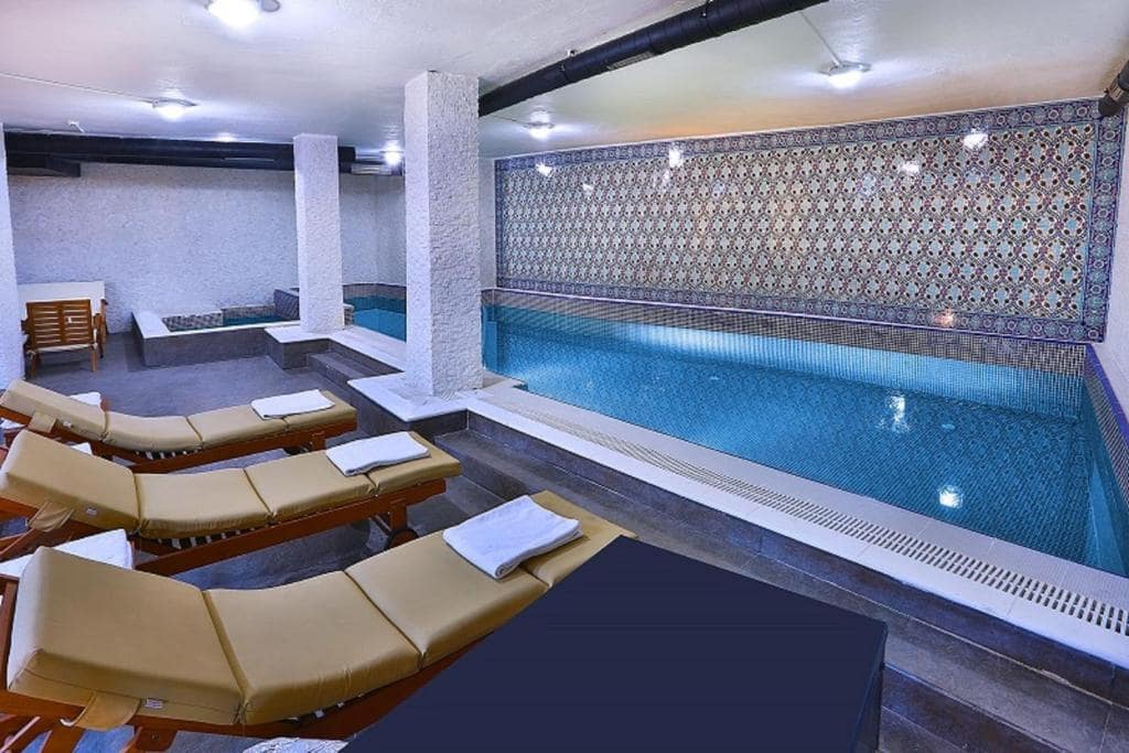 02-نمای-اسپا-هتل-4-ستاره-وایت-مونارچ-استانبول-Spa-Hotel-4-Setare-White-Monarch-Istanbul.jpg