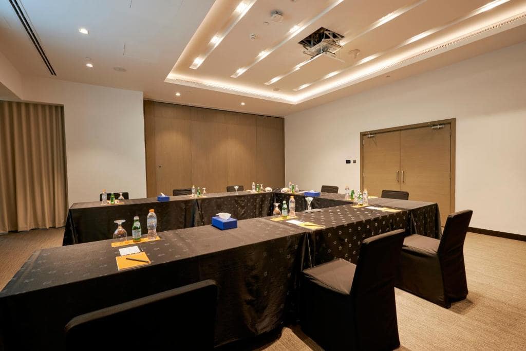 29-اتاق-کنفرانس-هتل-4-ستاره-سیتی-مکس-بیزینس-بی-دبی-City-Max-Business-Bay-Dubai-Conference-Room.jpg