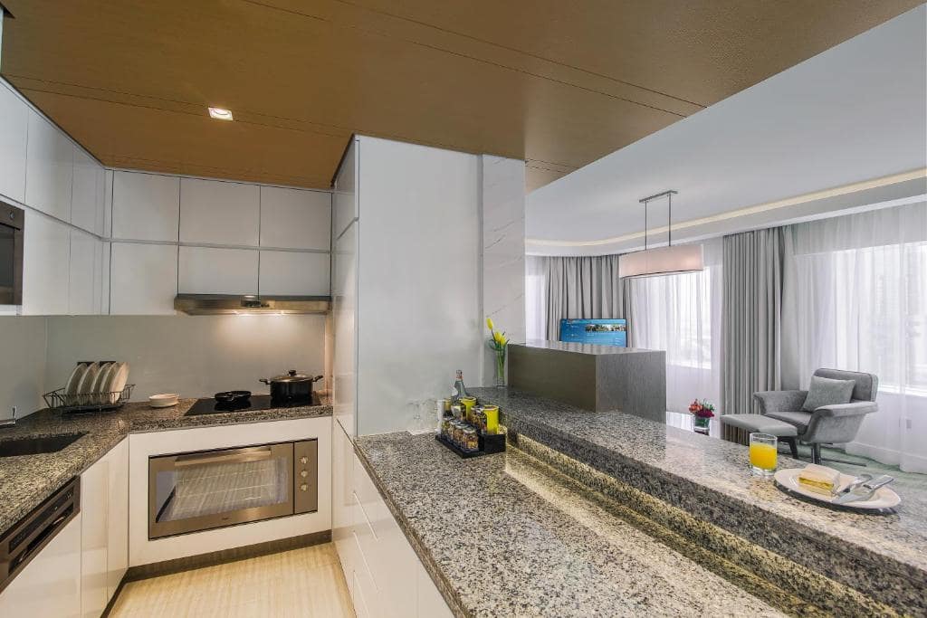 16-اتاق-خواب-هتل-4-ستاره-تاورز-روتانا-دبی- Towers-Rotana-Hotel-Dubai-Bedroom.jpg
