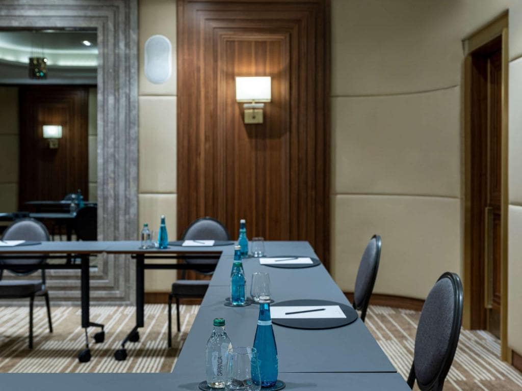 هتل-5ستاره-سوفیتل-استانبول-اتاق-جلسات-06-Hotel-5-Setare-Sofitel-View-Meeting-Room.jpg