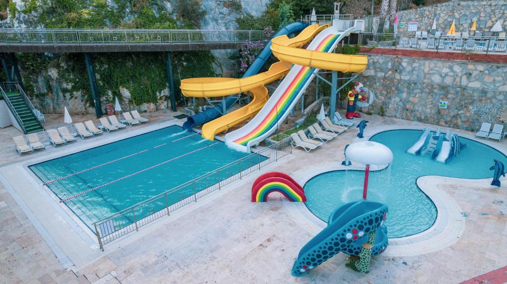 23 پارک آبی هتل 5 ستاره لادونیا آداکوله کوش آداسی Ladonia Hotels Adakule Kusadasi.jpg