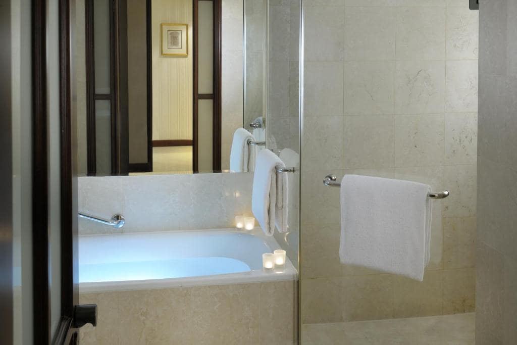 24-سرویس-بهداشتی-هتل-4 ستاره-د-بریستول-این-دبی- The-Bristol-Inn-Hotel-Dubai-Bathroom.jpg