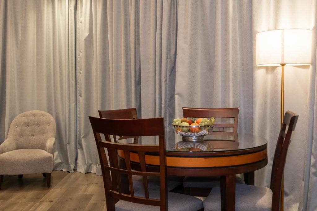 15-اتاق-خواب-هتل-3-ستاره-هاوارد-جانسون-بر-دبی- Howard-Johnson-Bur-Dubai-Bedroom.jpg