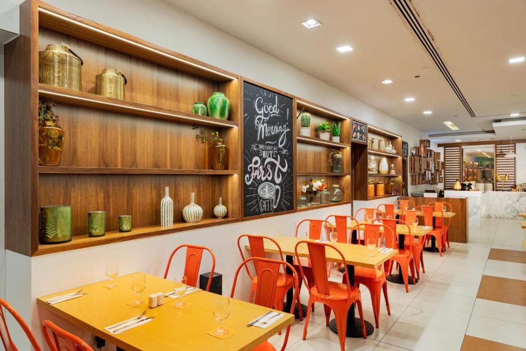 32-رستوران-هتل-3-ستاره-هتل-سیتی-مکس-البرشا-ات-د-مال-دبی-Citymax-Hotel-Al-Barsha-at-the-Mall-Dubai-Restaurant.jpg
