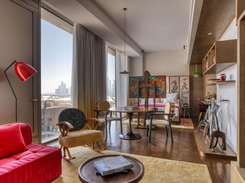 32-اتاق-خواب-هتل-5 ستاره-25-ساعت-وان-سنترال-دبی-25Hours-Hotel-Dubai-One-Central-Bedroom.jpg