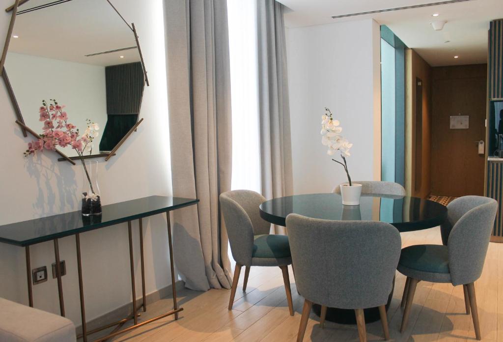 32-اتاق-هتل-5-ستاره-سی-سنترال-ریزورت-د-پالم-دبی- C-Central-Resort-Palm-Hotel-Dubai-Room.jpg