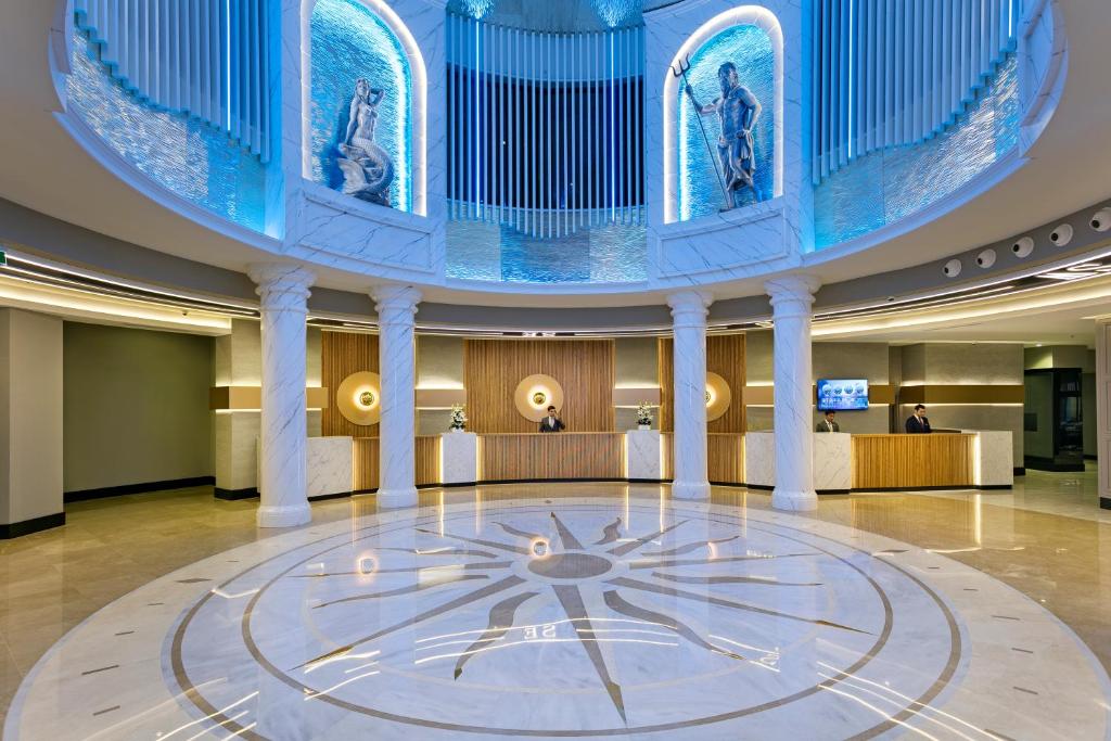 41 لابی هتل 5 ستاره لیماک آتلانتیس دلوکس ریزورت آنتالیا Limak Atlantis Deluxe Resort Hotel Antalya.jpg