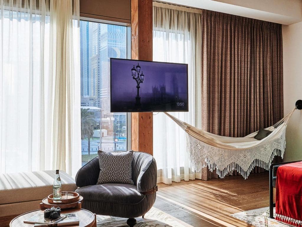 42-اتاق-خواب-هتل-5 ستاره-25-ساعت-وان-سنترال-دبی-25Hours-Hotel-Dubai-One-Central-Bedroom.jpg