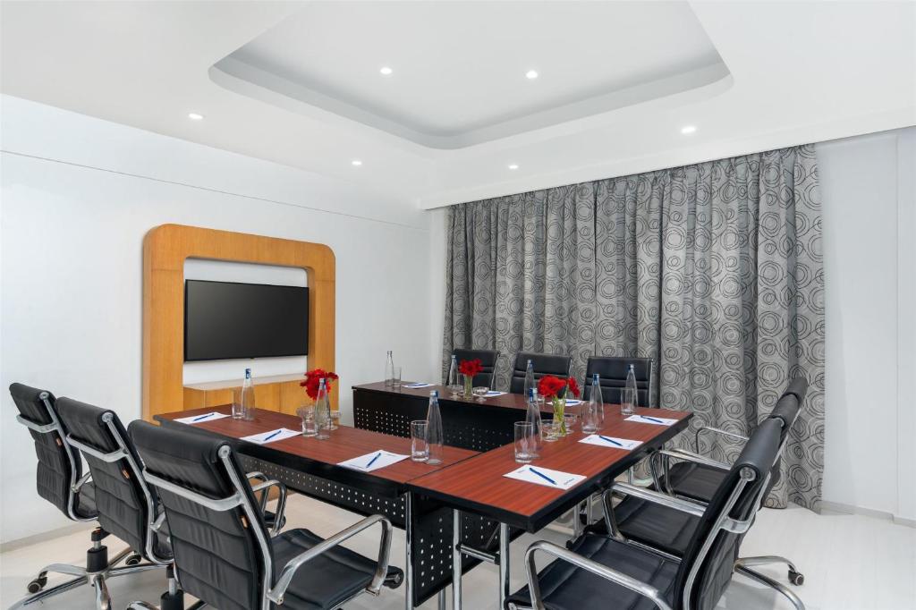 16-اتاق-جلسات-هتل-4-ستاره-پارک-این-رادیسون-دهلی-Park-Inn-by-Radisson-New-Delhi-IP-Extension.jpg