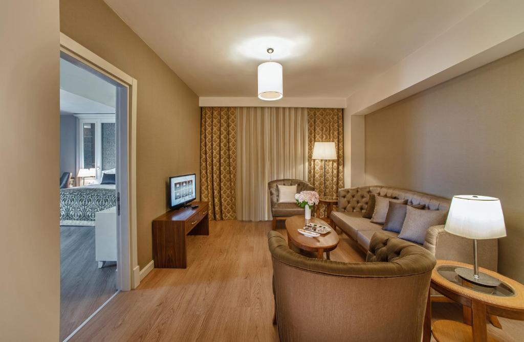 04 سوئیت هتل 5 ستاره آسکا لارا ریزورت و اسپا آنتالیا Aska Lara Resort & SPA Antalya.jpg