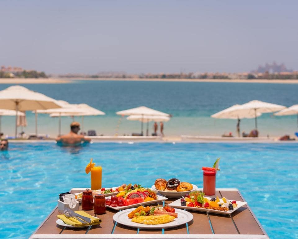 42-استخر-هتل-5-ستاره-سی-سنترال-ریزورت-د-پالم-دبی- C-Central-Resort-Palm-Hotel-Dubai-Pool.jpg