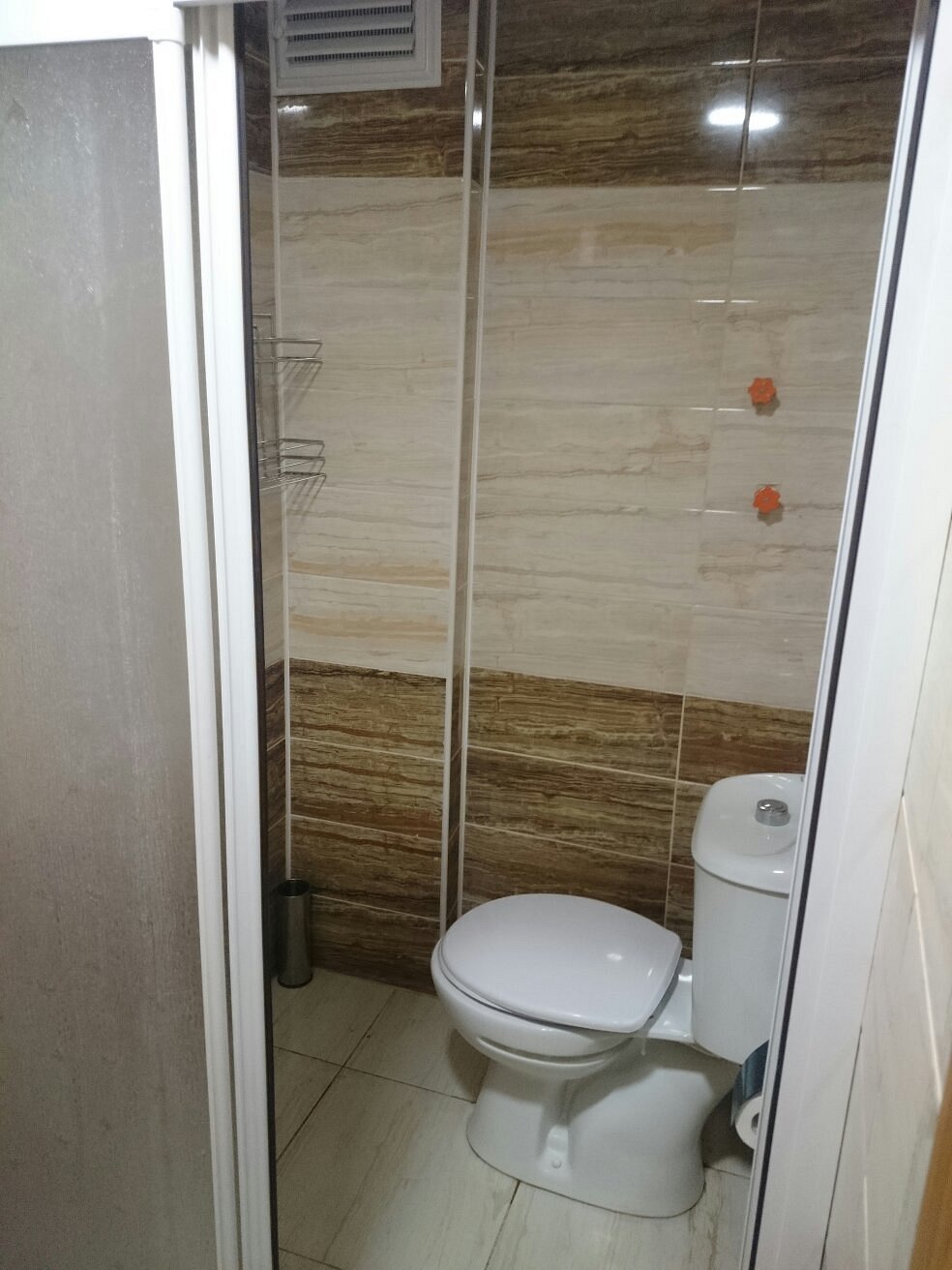 14-سرویس-بهداشتی-هتل-3-ستاره-کروان-وان- Kervan-Hotel-Van-Bathroom.jpg