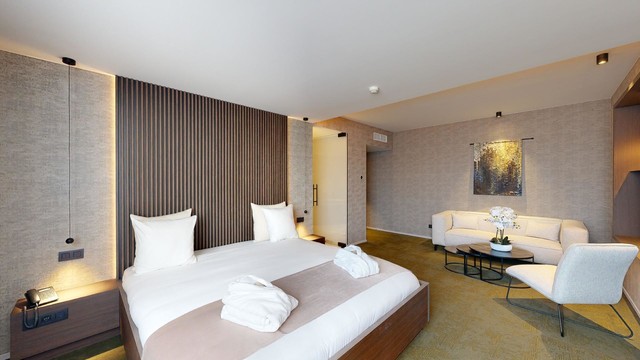 13 اتاق هتل 3 ستاره کامفورت سوئیت وان Comfort Suite Van.jpg