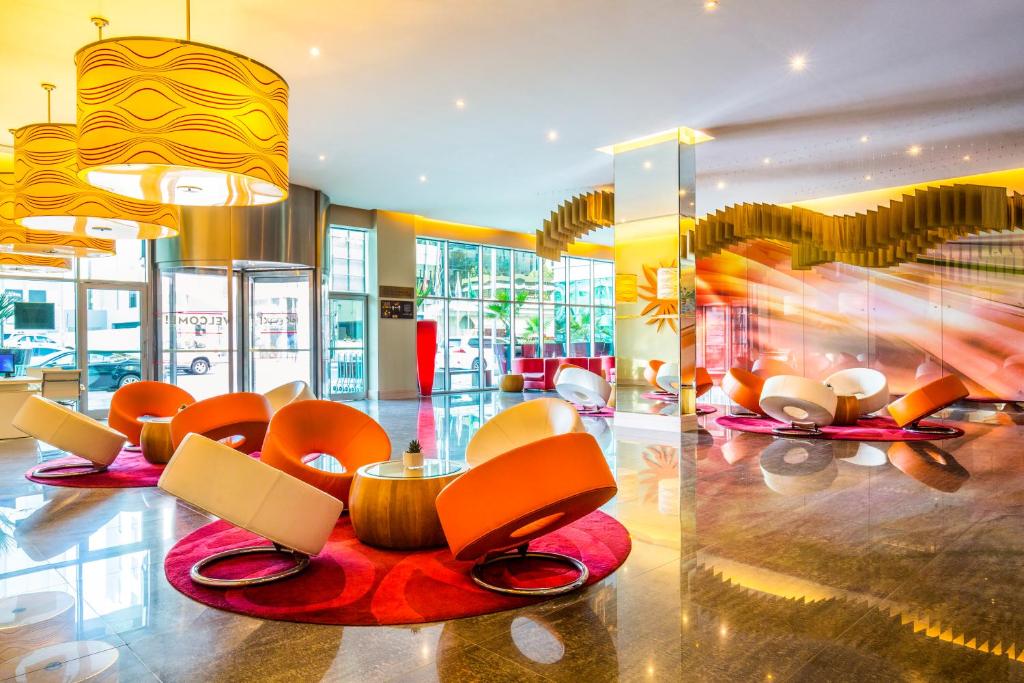 20-محوطه-هتل-3-ستاره-آیبیس-مال-آو-د-امارات-دبی-Ibis-Dubai-Mall-Of-The-Emirates-Grounds.jpg