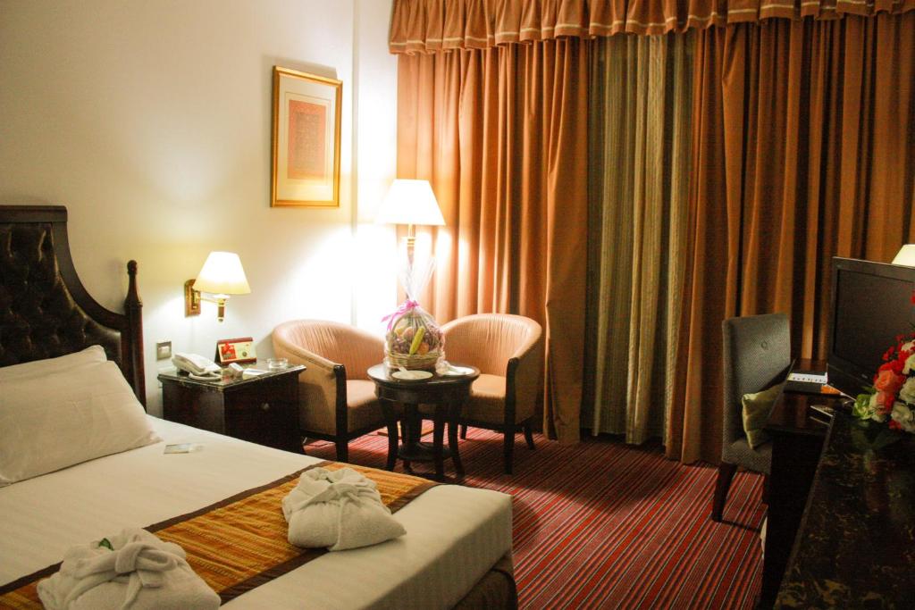 05-اتاق-هتل-3-ستاره-گرند-می-فیر-دبی- Grand-Mayfair-Hotel-Room.jpg